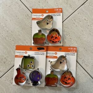 4 for 20$ / NWT bundle of Halloween cookie cutters